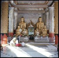 Gro&szlig;e und kleine Buddhas